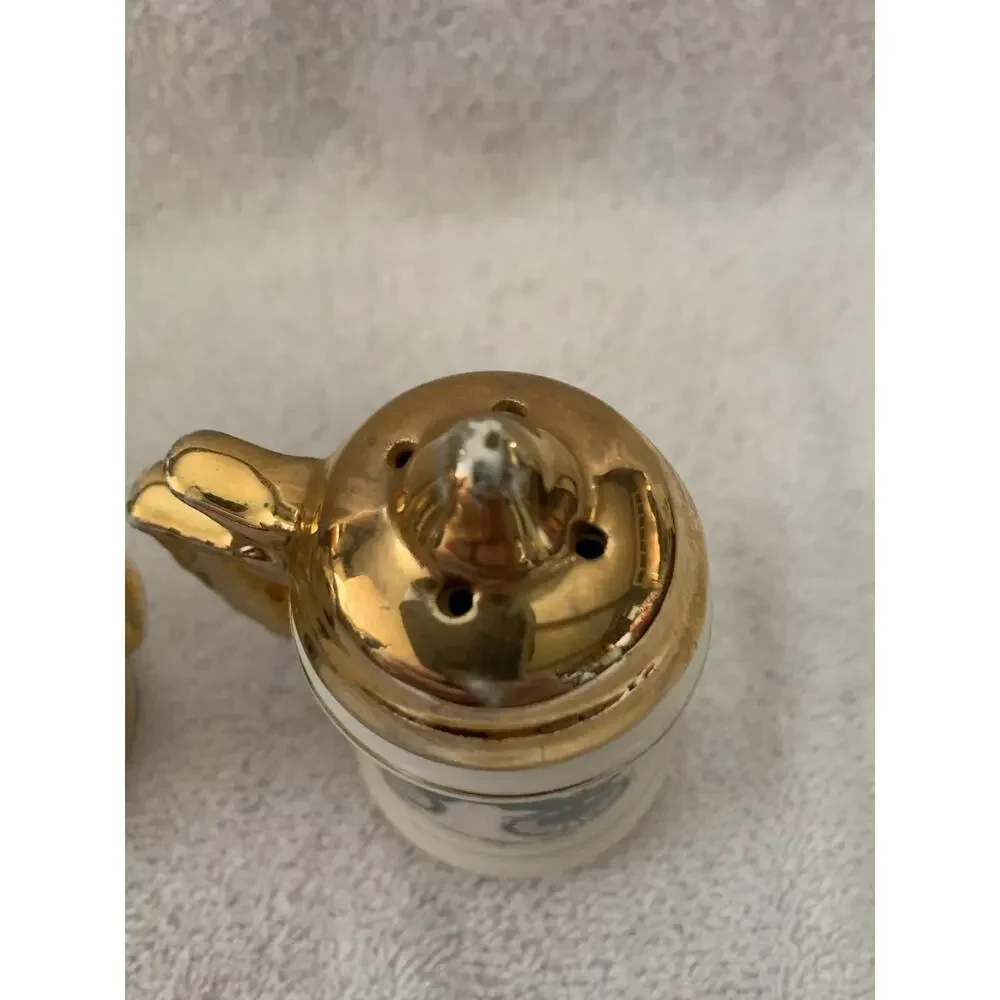 Salt & Pepper Shakers Winton Auto 1898 & Golden's Motor Wagen 1877 COLLECTIBLE